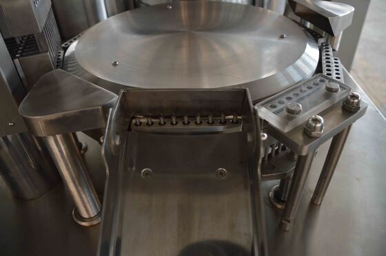 İyi fiyat 200 Kapsül / Dakika ile Otomatik Toz Kapsül Dolum Makinesi çevrimiçi