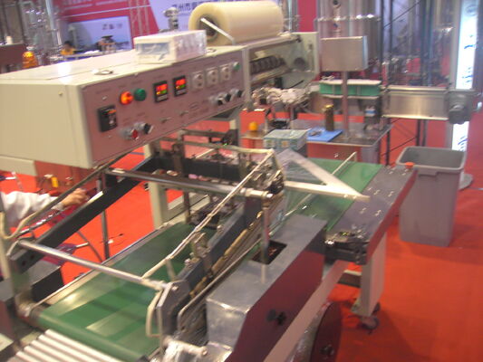 İyi fiyat Dokunmatik Ekranlı Çevresel Shrink Film Otomatik Paketleme Makinesi çevrimiçi